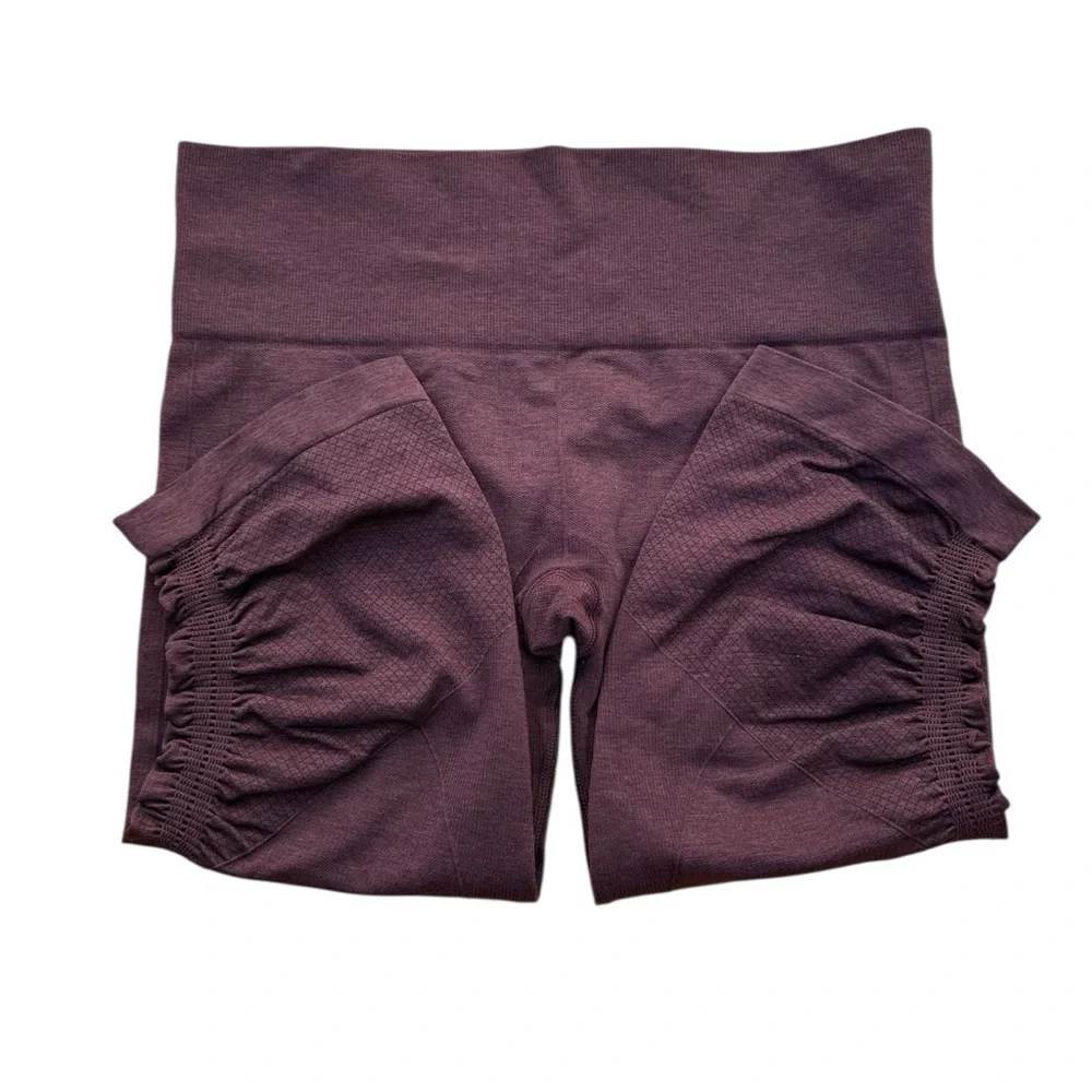 Lululemon In The Flow Capri II leggings in purple. Size 8